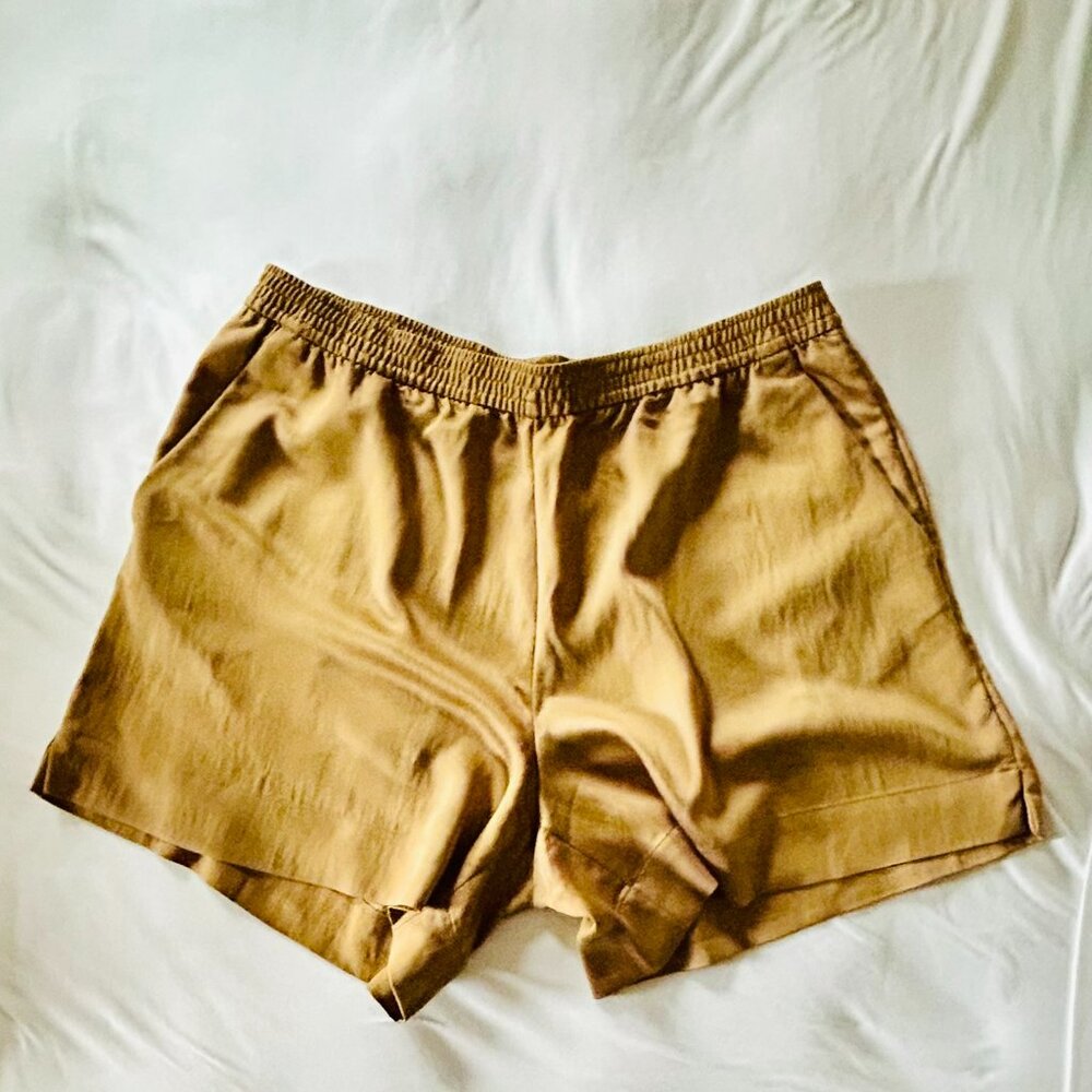H&M Flowy Pull on Shorts in Golden Wheat Size L (NWT) - Picture 6 of 6